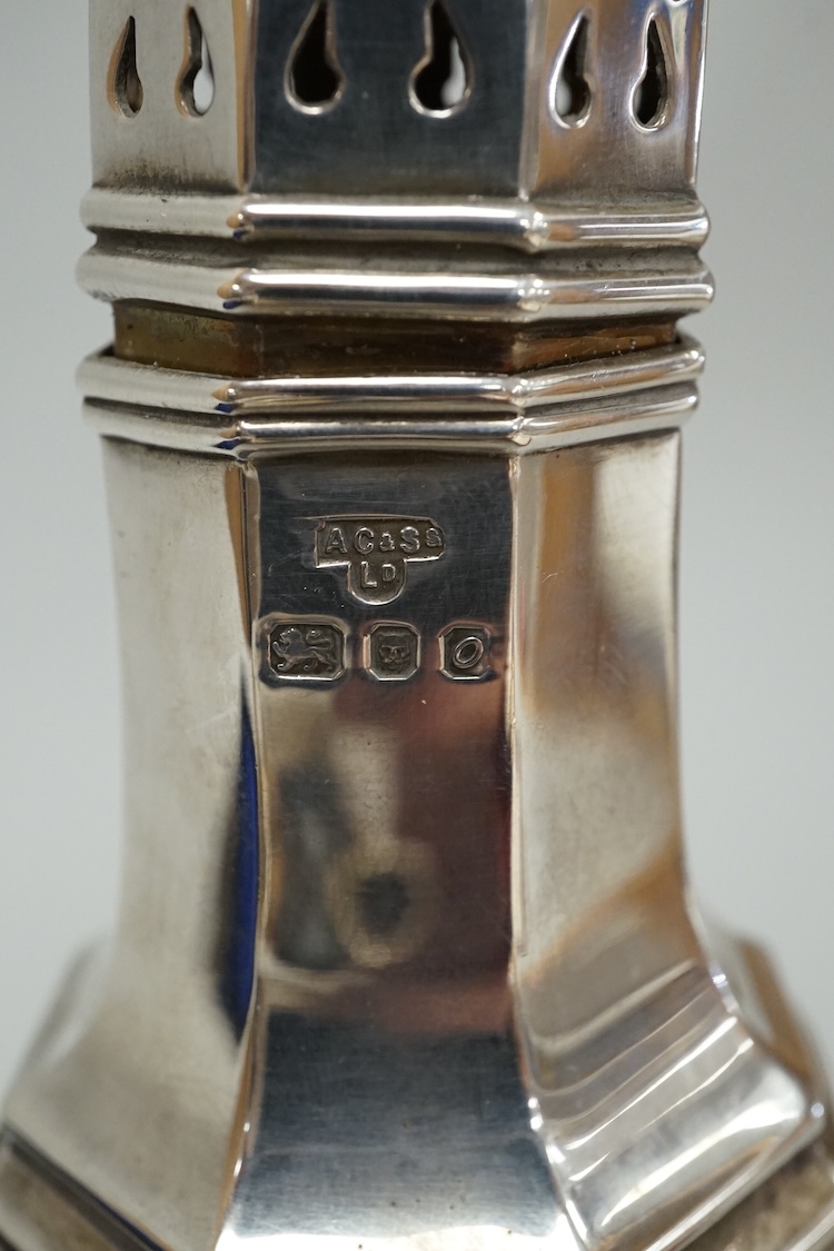 A group of small silver to include a cased modern silver butter shell and knife by Francis Howard Ltd, Sheffield, 1988, a cased set of four late Victorian silver shell salts with four associated plated spoons, a late 196